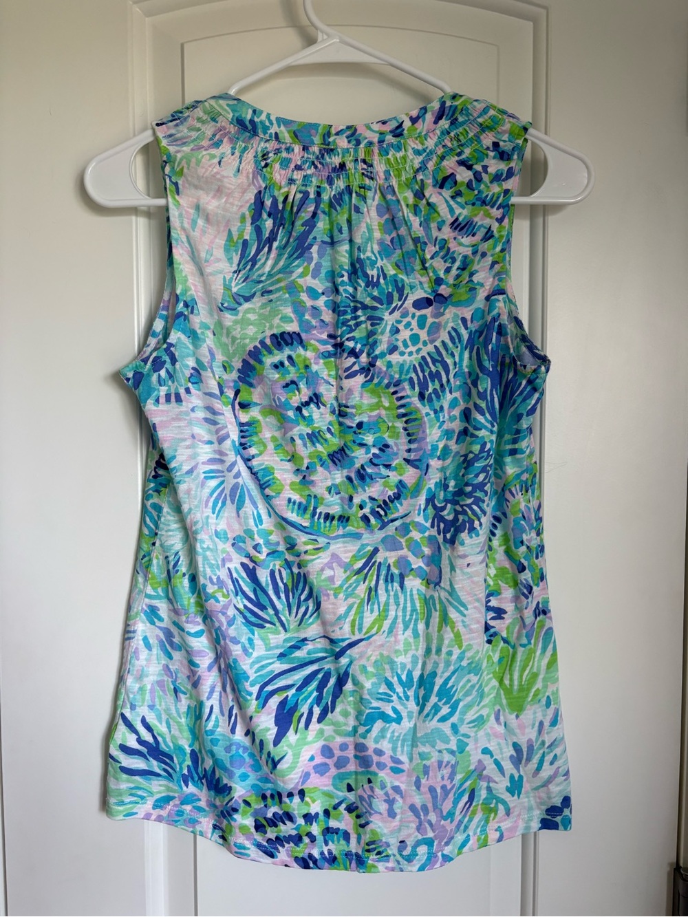 Lilly Pulitzer Women’s Essie Tank Top With Button Front “Shell Of A Party” - XS - Picture 4 of 5